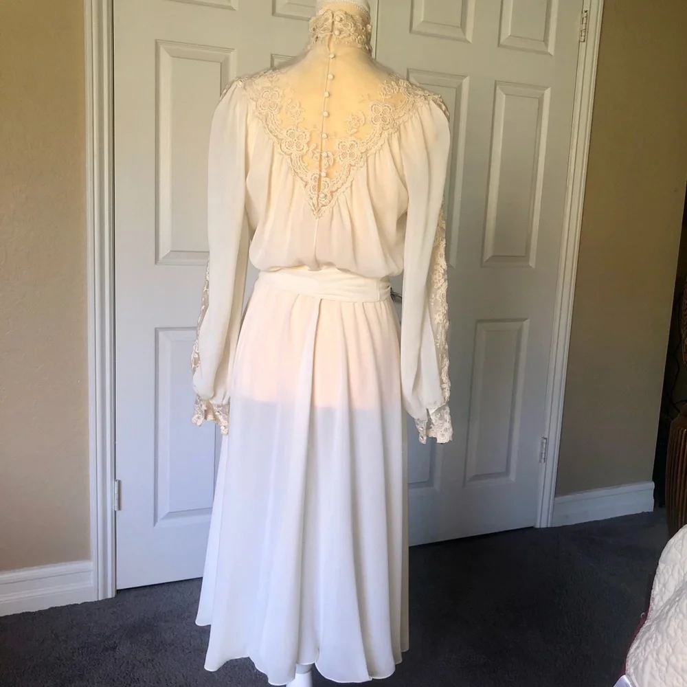 STRAUSS by BONNIE DRESS VINTAGE SIZE 6 CREAM LACE